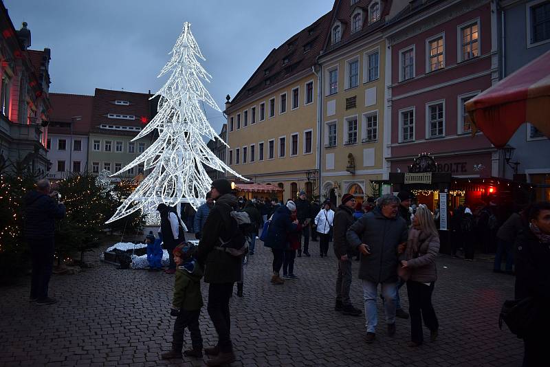 Vánoční trh Canalettomarkt v Pirně.