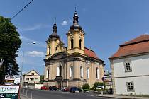Rozběleský kostel svatého Václava je barokní perlou mezi továrními halami.