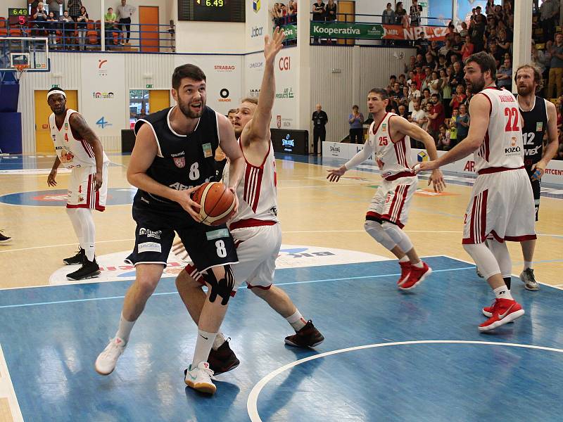 Děčínští basketbalisté nestačili ani ve druhém čtvrtfinále na Svitavy.