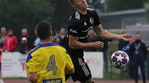 Varnsdorf (ve žlutém) porazil Třinec 1:0.