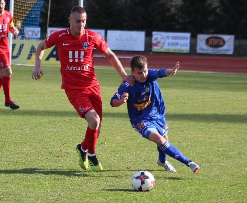 REMÍZA. Varnsdorf (v modrém) hrál s Vítkovicemi 0:0.