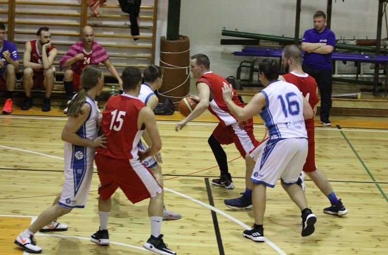 DERBY. Basketbalisté Děčína vyhráli ve Varnsdorfu po prodloužení.