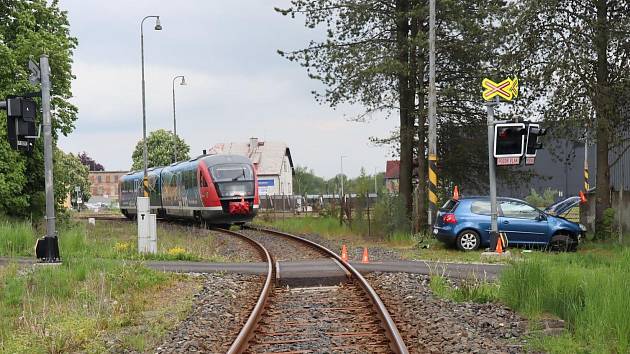 Střet vlaku a osobního auta v Rumburku