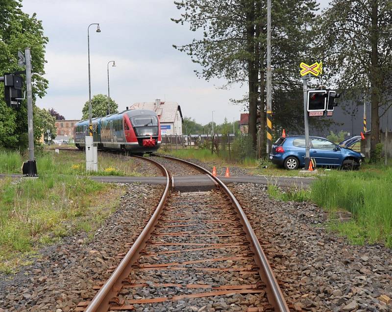 Střet vlaku a osobního auta v Rumburku