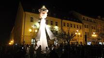 Poslední adventní víkend zahájili v Děčíně SaH, obří anděl a smyčcové trio Inflagranti společně se sborem DDM Děčín.