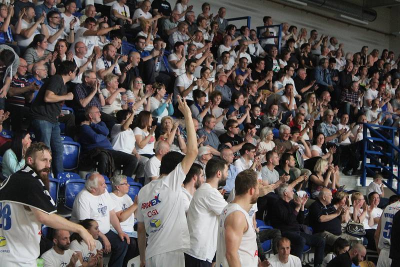 Sport basketbal 3. semifinále Děčín - Svitavy