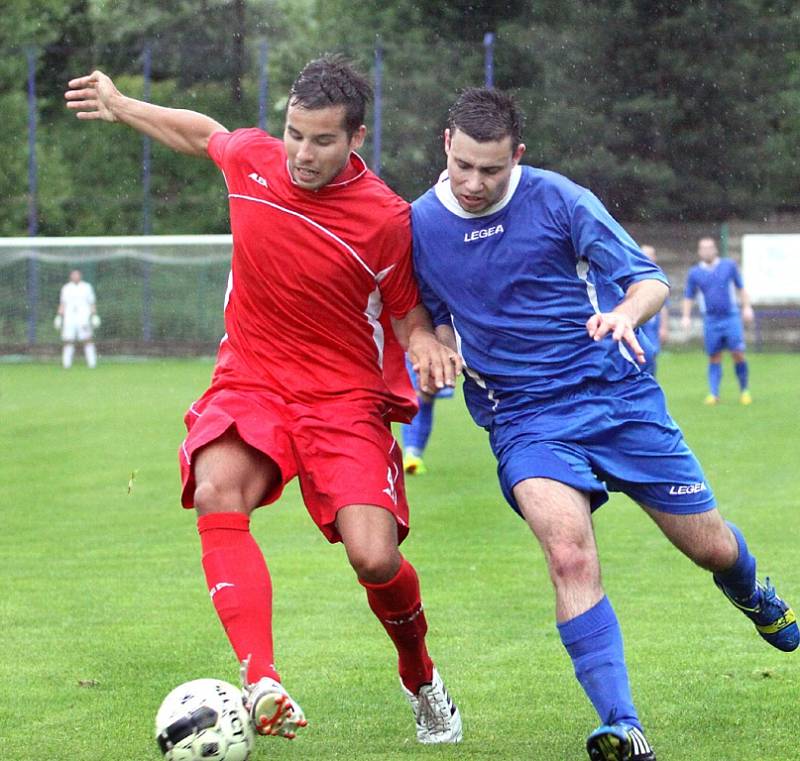 FOTBALISTÉ ŠLUKNOVA (v modrém) prohráli na Střekově 1:3.