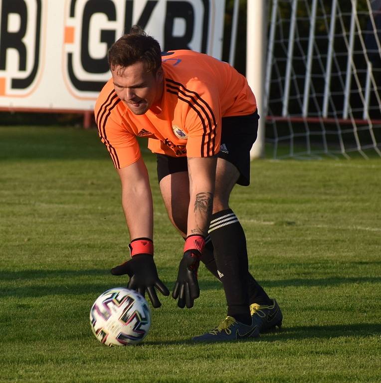 Fotbalisté Modré (modré dresy) doma prohráli s Litoměřickem 2:3.