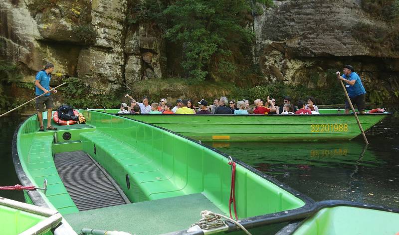 Hřenské soutěsky zavalili turisté z celé Evropy.