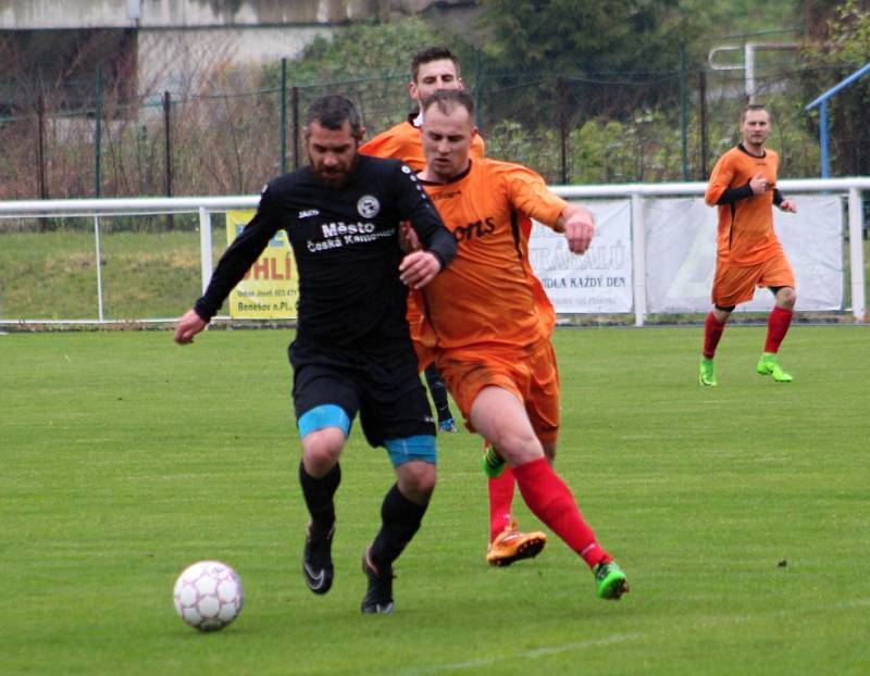 DERBY. Benešov (oranžové dresy) doma porazil 2:0 Českou Kamenici.