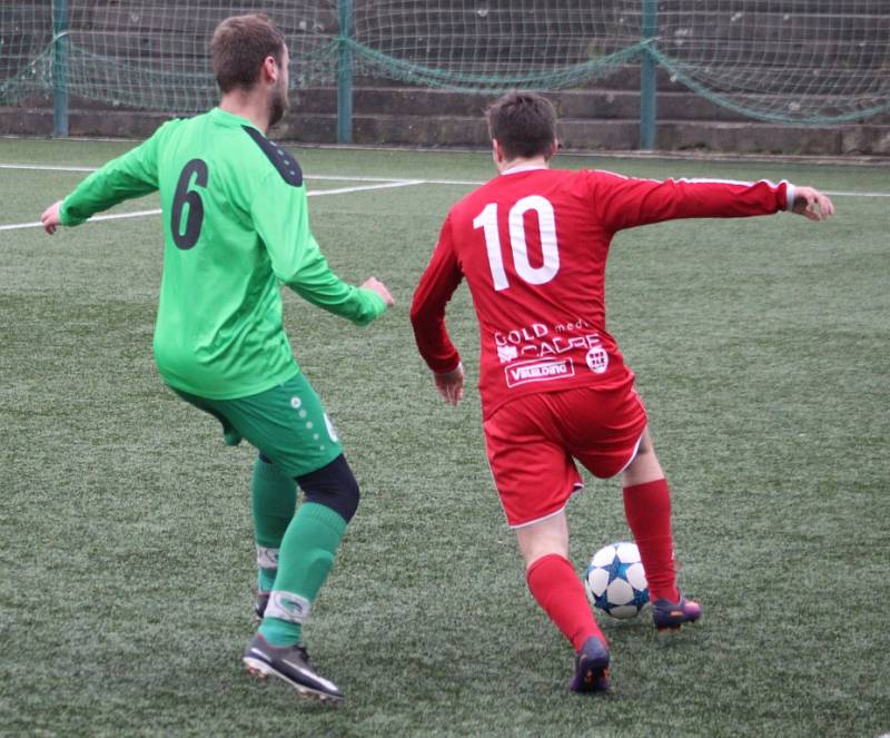 VILÉMOV PADL. Fotbalisté Vilémova (v zeleném) prohráli s Neštěmicemi 1:2.