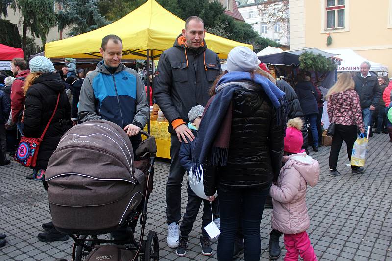 Na trhy mohli lidé vyrazit i o druhém adventním víkendu.