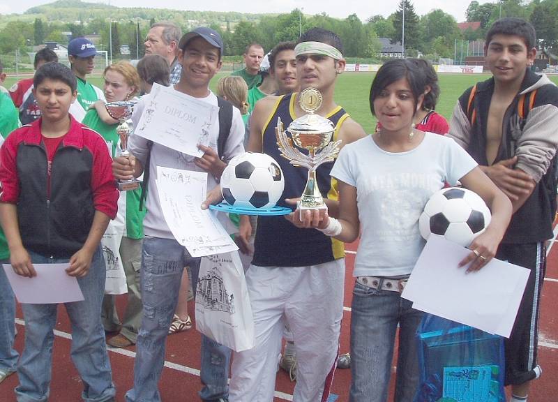 Vítězný celek se zaslouženě pochlubil cennými trofejemi. 