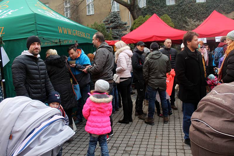 Na trhy mohli lidé vyrazit i o druhém adventním víkendu.