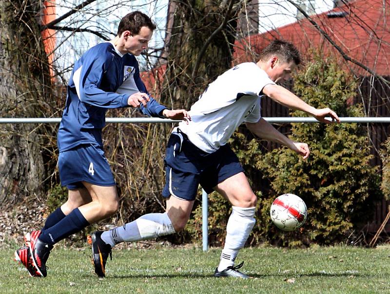 PŘESTŘELKA. Chuderov (v bílém) porazil 6:5 Horní Podluží