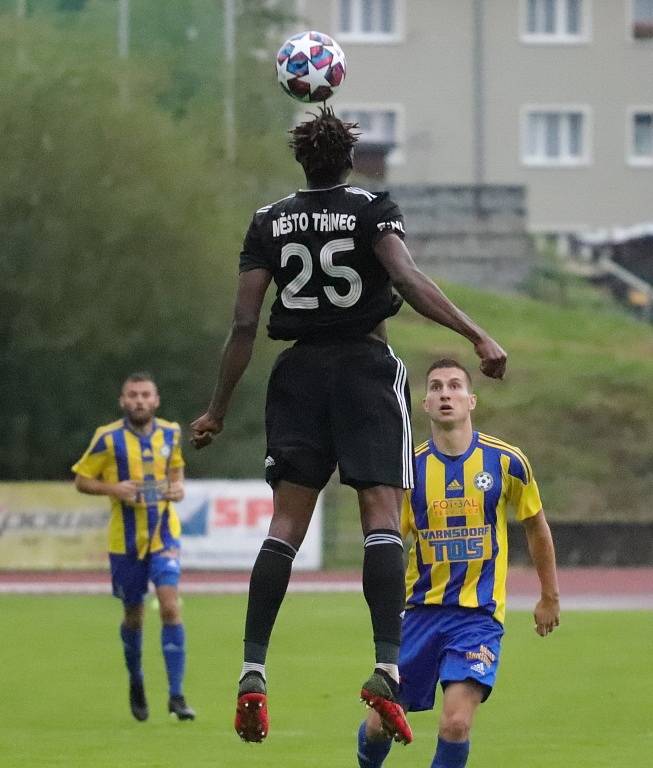 Varnsdorf (ve žlutém) porazil Třinec 1:0.