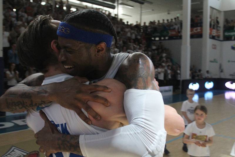 Sport basketbal Děčín - Svitavy radost konec zápas postup