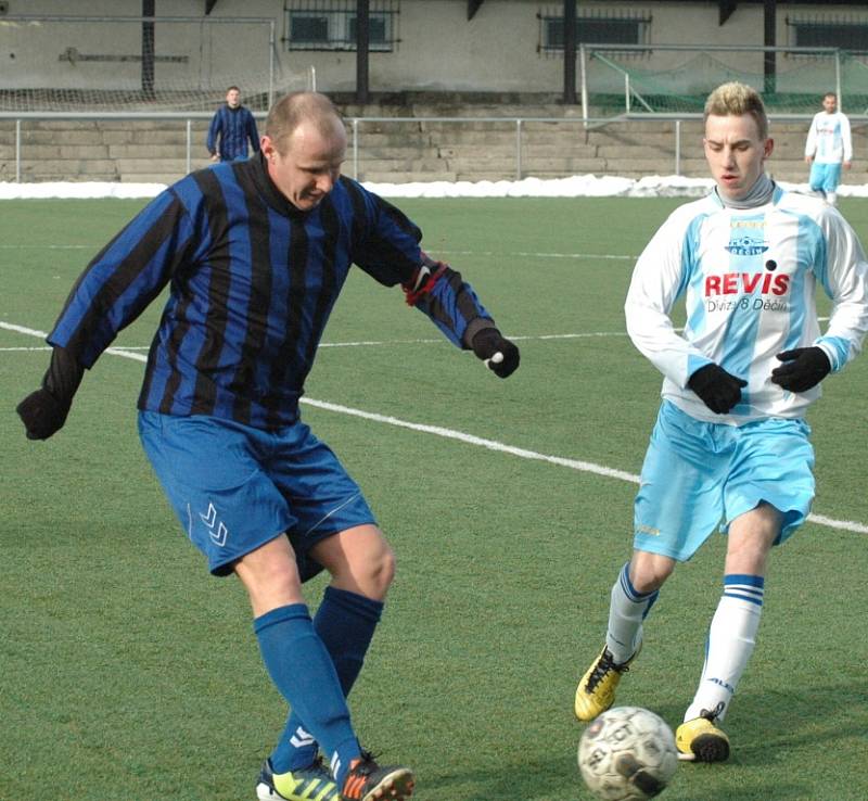 PARÁDA! Junior Děčín (světlé dresy) doma porazil 3:1 Horní Jiřetín.