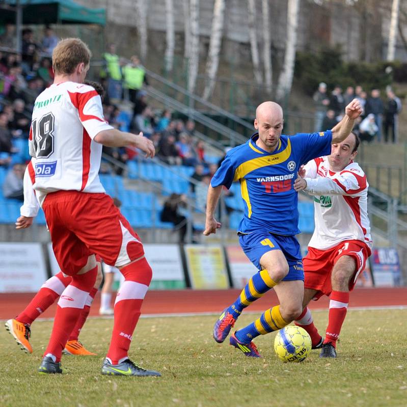 PARÁDA. FK Varnsdorf (v modrém) doma porazil 2:0 zlínskou Tescomu.