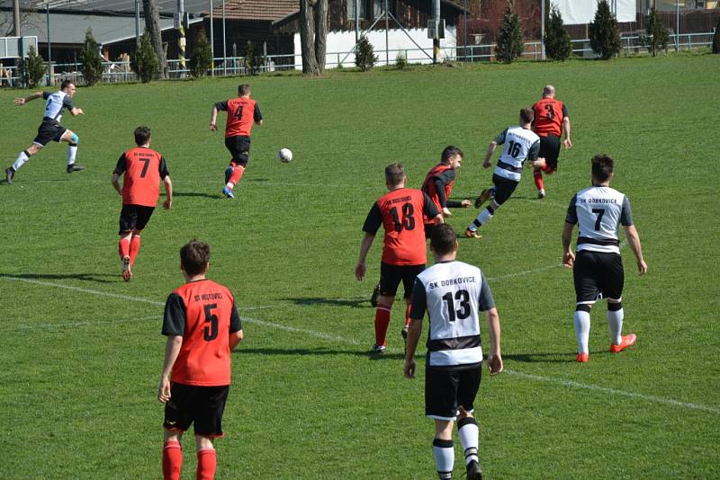 VÍTĚZSTVÍ. Dobkovice (v bílém) doma udolaly Hostovice 2:1.