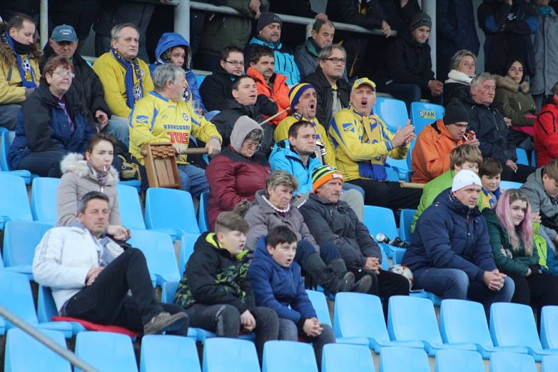 VÍTĚZNÉ LOUČENÍ. Fotbalisté Varnsdorfu porazili Žižkov 3:2.