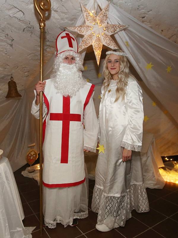 Po náměstí v Benešově nad Ploučnicí se proháněli čerti krampusáci