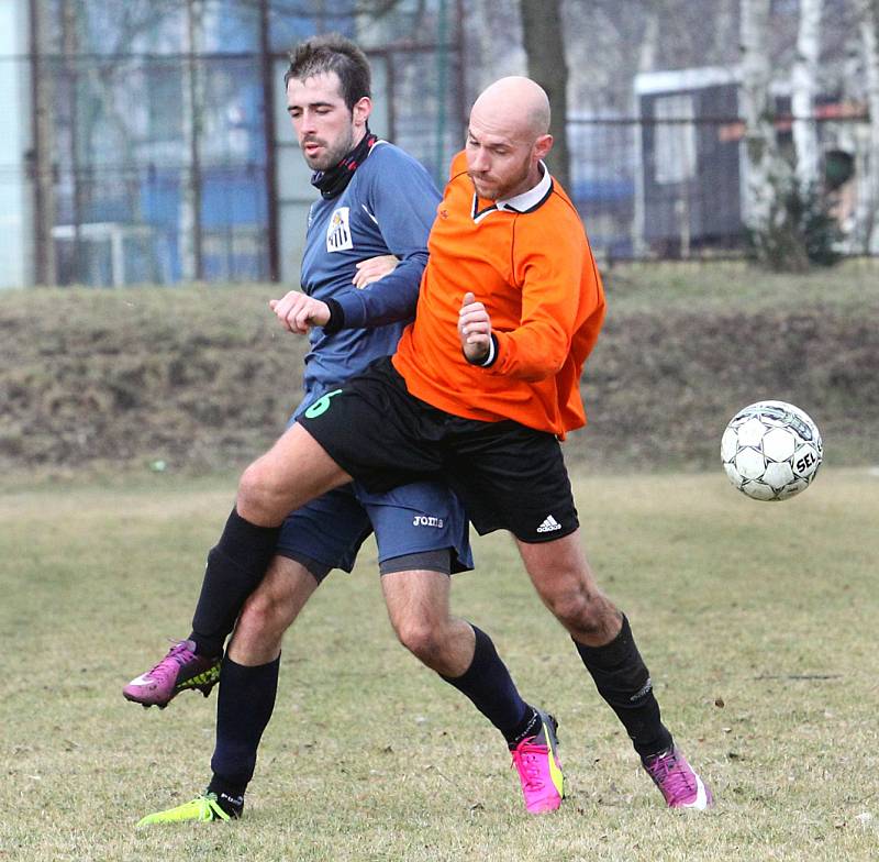 DEBAKL. Horní Podluží (modré dresy) prohrálo ve Svádově vysoko 0:10!