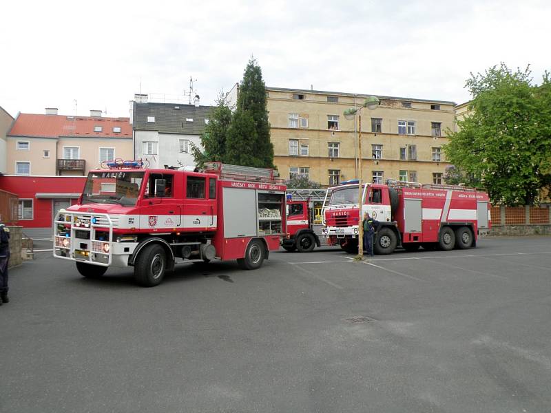 Požár výrobny nábytku na Starém Městě.