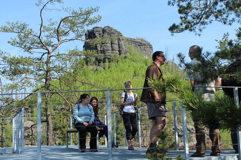 Vášniví turisté zahájili sezonu v národním parku několikakilometrovým výletem.