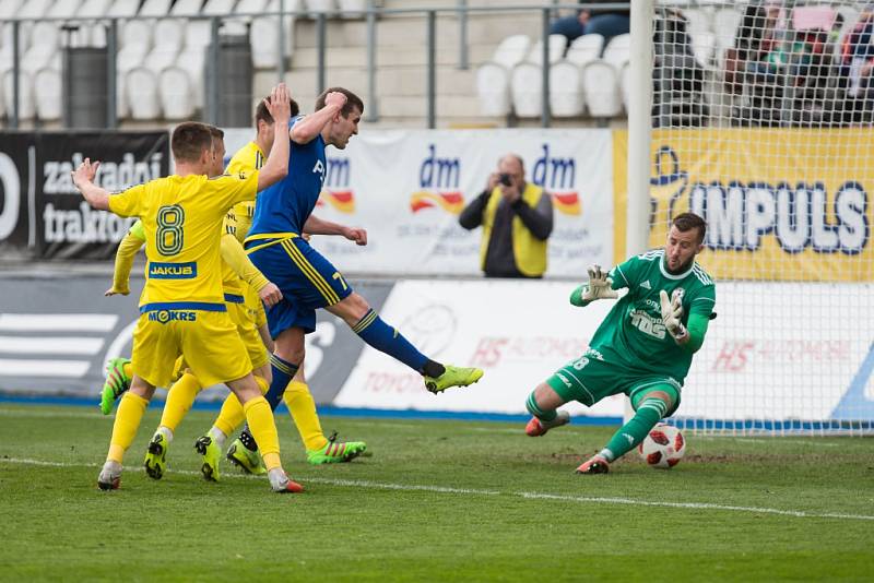 VARNSDORF PADL. Jihlava (v modrém) doma porazila Severočechy 3:1