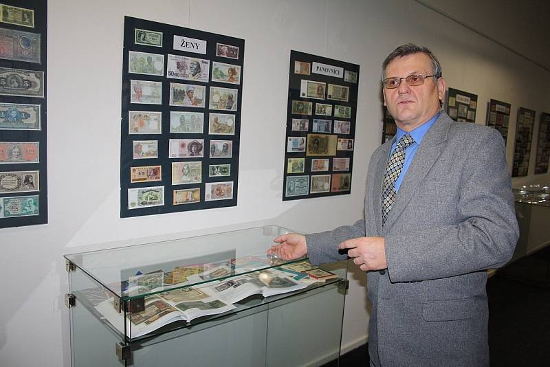 Unikátní výstava: V děčínském muzeu uvidíte 800 bankovek.