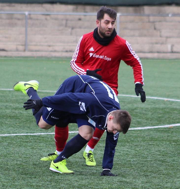 OSM BRANEK padlo v utkání Doksy - Neštěmice. Doksy (v tmavém) nakonec vyhrály 5:3.