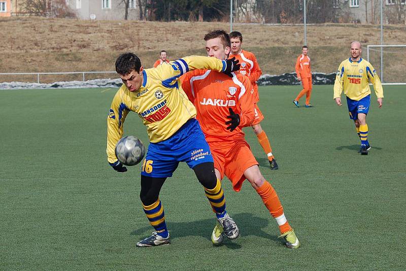 Fotbalisté Varnsdorfu (ve žlutém) nestačili v generálce na druhou ligu na Českou Lípu.