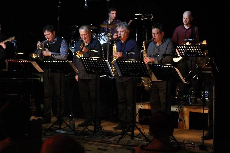 BigBand 2019 přivedl do děčínského divadla špičkové hudebníky.