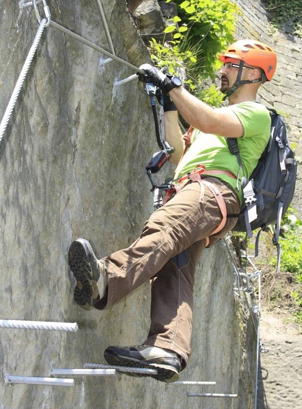 VIA FERRATA neboli Železná stezka vznikla v Děčíně na skále pod Pastýřskou stěnou. 