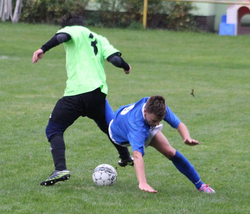 JASNÁ VÝHRA. Šluknov (v modrém) vyhrál ve Svádově 7:2.