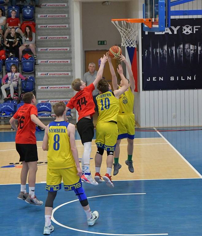 FINÁLOVÉ BOJE. Sportovní liga základních škol má za sebou finále v basketbalu.