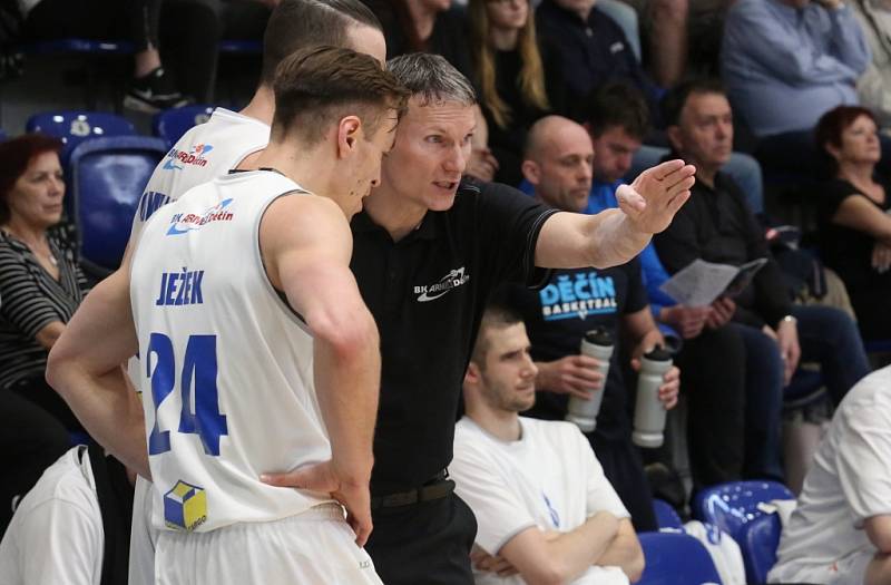 PÁTÉ VÍTĚZSTVÍ v řadě zapsali děčínští basketbalisté, doma porazili Olomoucko.