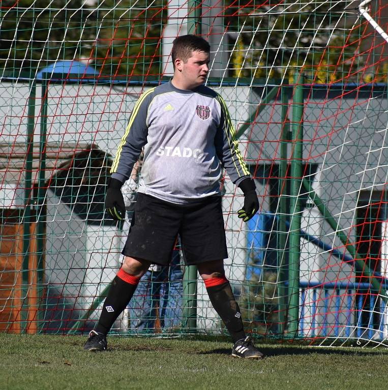 Fotbalisté Dobkovic (bíločerná) doma porazili Union Děčín 6:4.