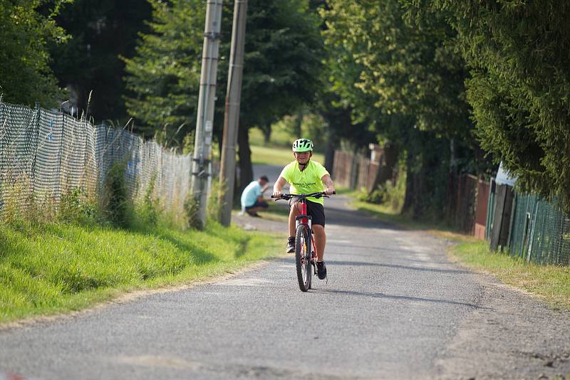 Na Houmrův triatlon dorazili závodníci všech věkových kategorií.