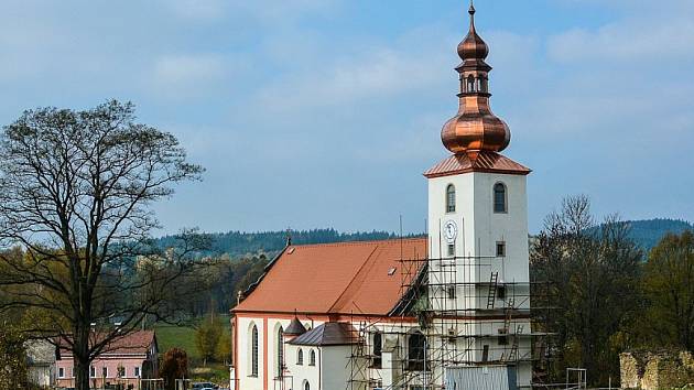 Kostel v Lipové na archivním snímku