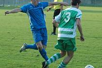 FK Jílové (modré dresy) vs. Pokratice.