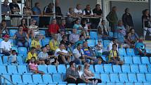 TŘI BODY. Fotbalisté Varnsdorfu (ve žlutém) porazili Jihlavu 2:1 a slaví první vítězství v sezóně.