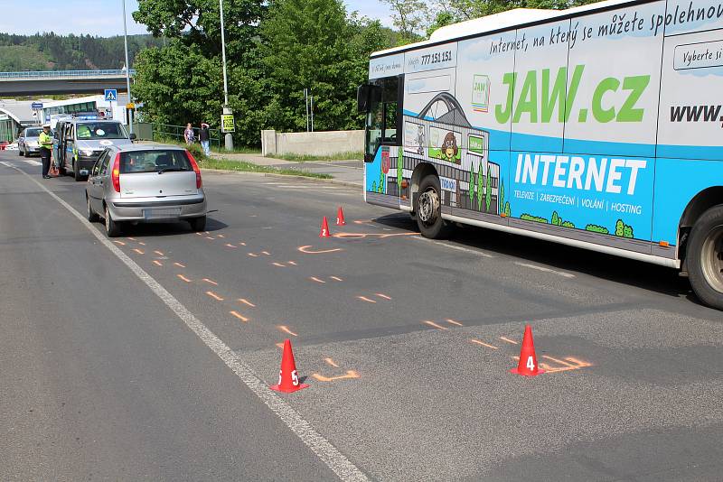 Vážná dopravní nehoda v Obloukové ulici v Děčíně.