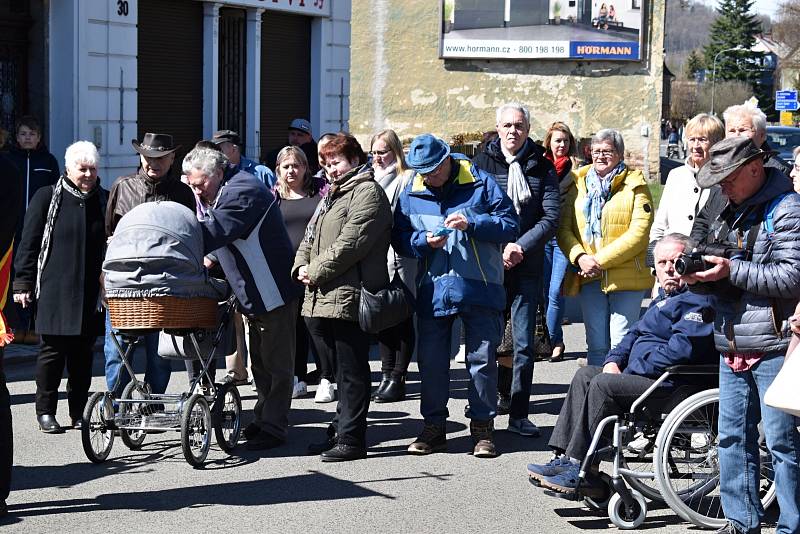 Mikulášovicemi projela velikonoční jízda