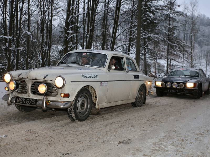 Zimní rallye veteránů projela přes Ústecký kraj.