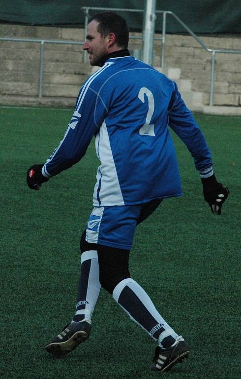 FOTBALISTÉ VILÉMOVA (v černém) porazili Českou Kamenici 7:2.