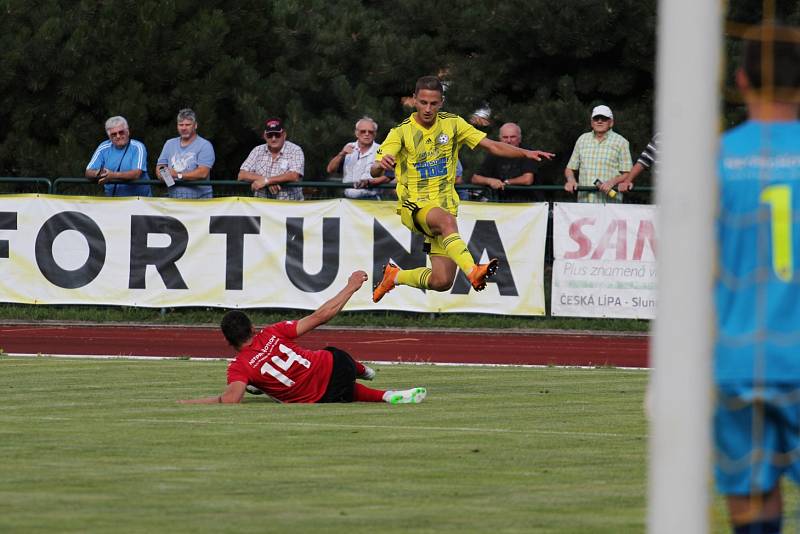 Utkání Varnsdorfu (ve žlutém) proti Chrudimi