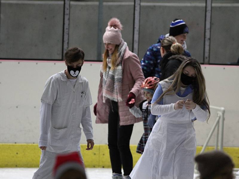 Karneval na ledě rumburského zimního stadionu.