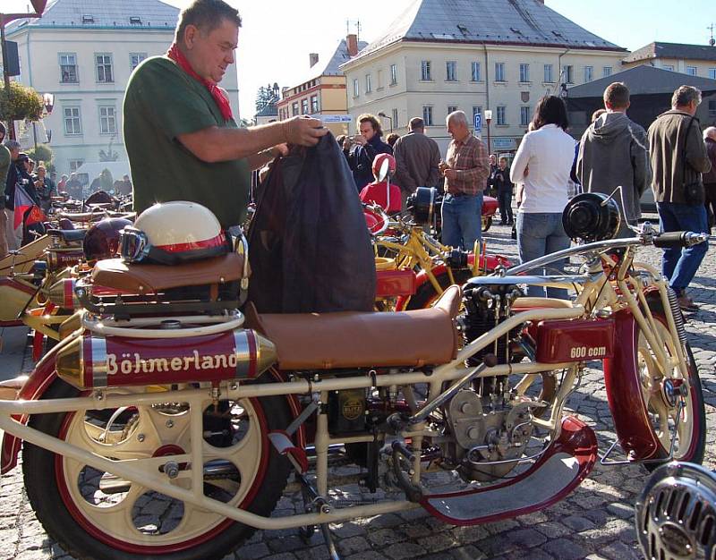 Šluknovským výběžkem projely nejdelší motocykly světa – Čechie-Böhmerland.